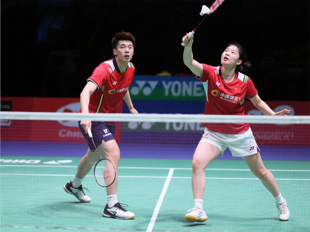 冯彦哲/黄东萍混双激战三局 险胜夺得首分 在羽毛球赛场上,每一分都至关重要,尤其是